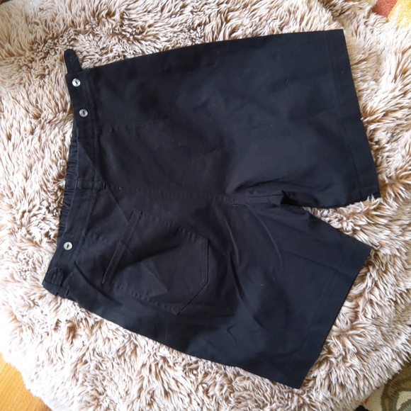 💥NEW💥Maternity Black Shorts - Picture 2 of 3